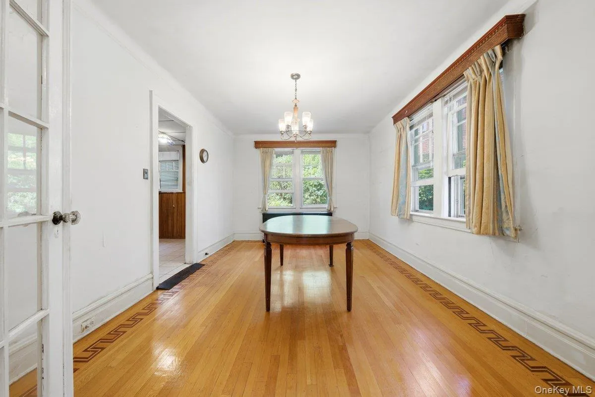 5633 Post Road, New York, NY, 3 Bedrooms Bedrooms, 9 Rooms Rooms,1 BathroomBathrooms,Residential,For Rent,Post,0,1023363 5633 Post Road, New York, NY, 3 Bedrooms Bedrooms, 9 Rooms Rooms,1 BathroomBathrooms,Residential,For Rent,Post,0,1023363
