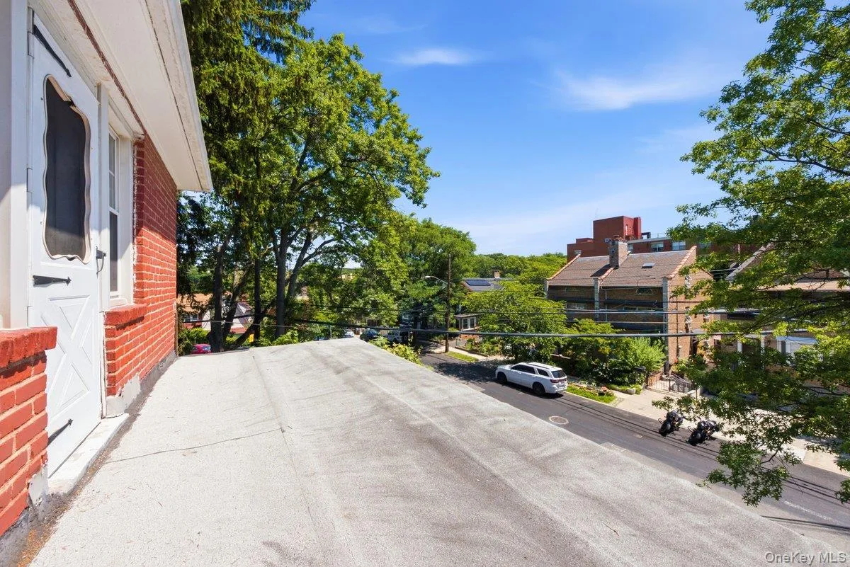 5633 Post Road, New York, NY, 3 Bedrooms Bedrooms, 9 Rooms Rooms,1 BathroomBathrooms,Residential,For Rent,Post,0,1023363 5633 Post Road, New York, NY, 3 Bedrooms Bedrooms, 9 Rooms Rooms,1 BathroomBathrooms,Residential,For Rent,Post,0,1023363