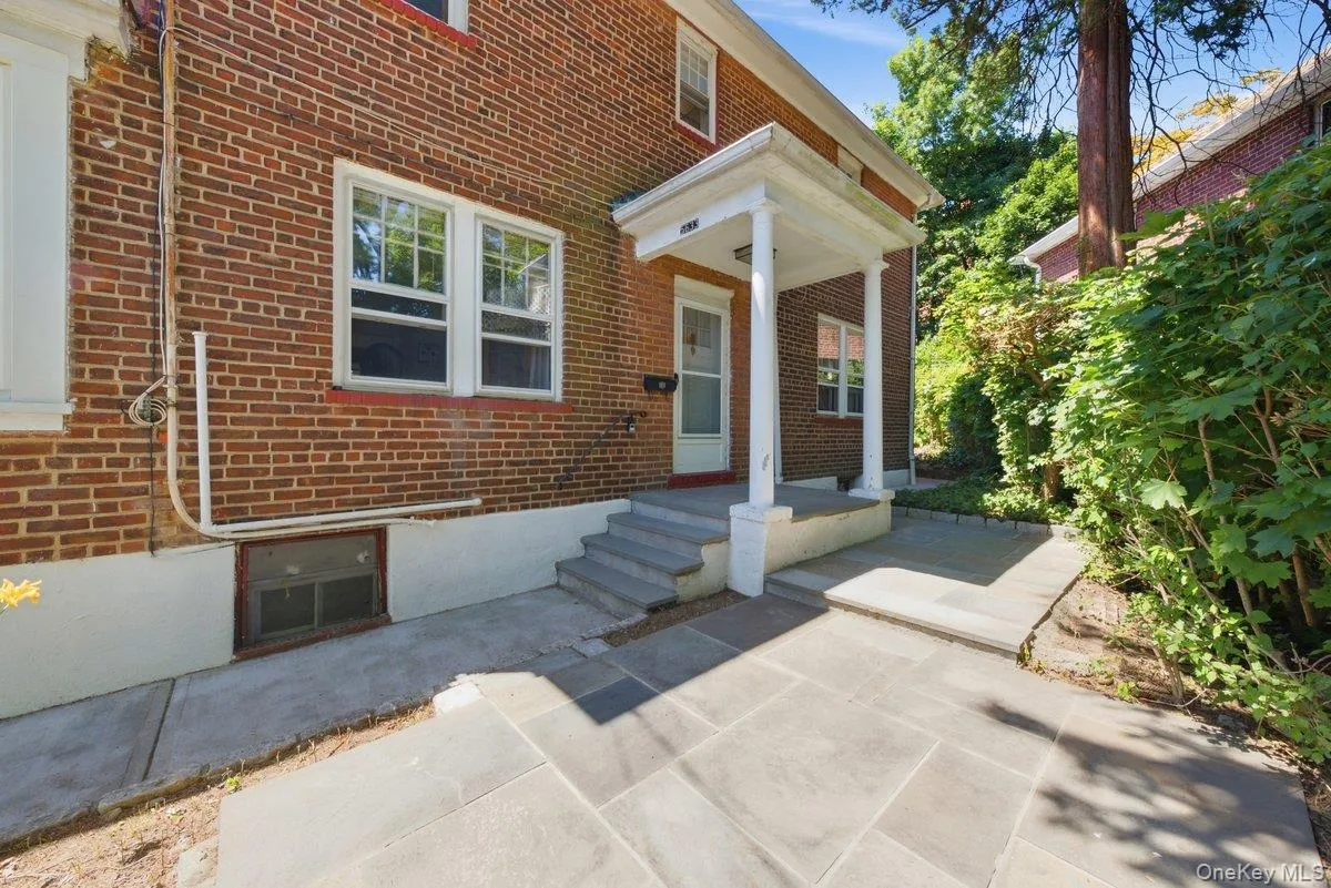 5633 Post Road, New York, NY, 3 Bedrooms Bedrooms, 9 Rooms Rooms,1 BathroomBathrooms,Residential,For Rent,Post,0,1023363 5633 Post Road, New York, NY, 3 Bedrooms Bedrooms, 9 Rooms Rooms,1 BathroomBathrooms,Residential,For Rent,Post,0,1023363