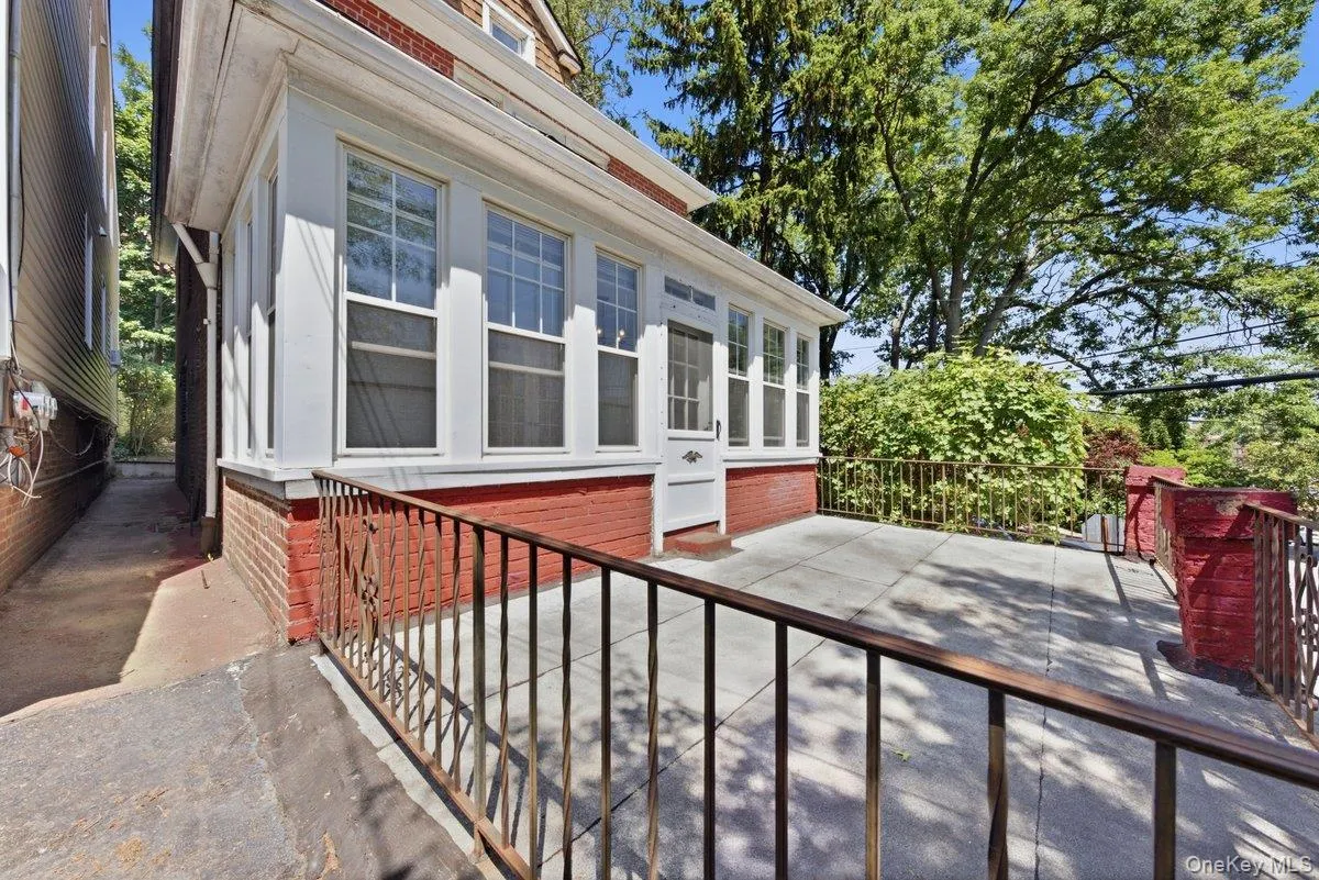 5633 Post Road, New York, NY, 3 Bedrooms Bedrooms, 9 Rooms Rooms,1 BathroomBathrooms,Residential,For Rent,Post,0,1023363 5633 Post Road, New York, NY, 3 Bedrooms Bedrooms, 9 Rooms Rooms,1 BathroomBathrooms,Residential,For Rent,Post,0,1023363