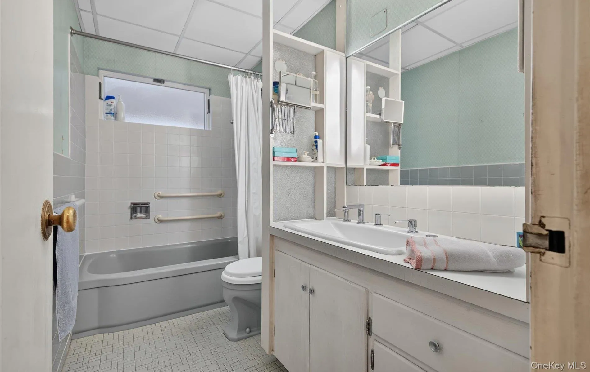 12 Haven Drive, Huntington, NY, 5 Bedrooms Bedrooms, 11 Rooms Rooms,2 BathroomsBathrooms,Residential,For Rent,Haven,0,1023371 12 Haven Drive, Huntington, NY, 5 Bedrooms Bedrooms, 11 Rooms Rooms,2 BathroomsBathrooms,Residential,For Rent,Haven,0,1023371