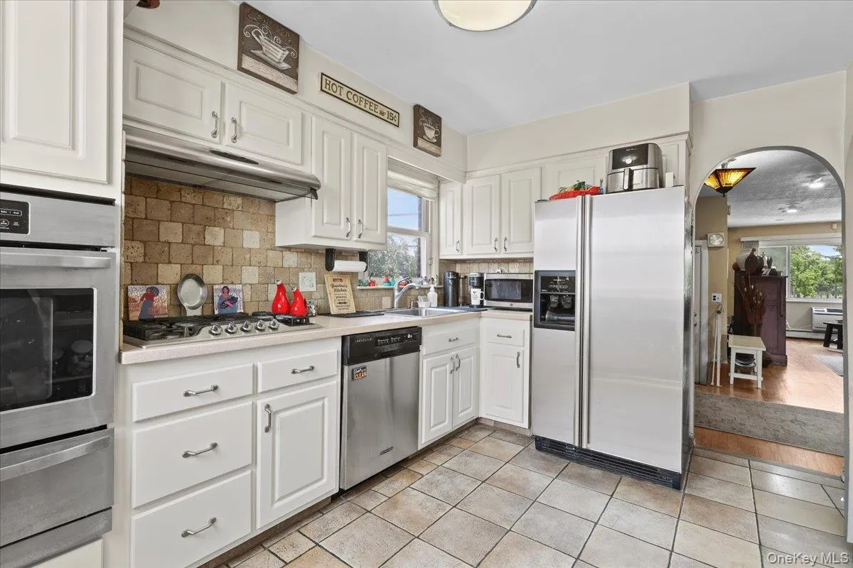 3132 Ampere Avenue, New York, NY, 3 Bedrooms Bedrooms, 8 Rooms Rooms,2 BathroomsBathrooms,Residential,For Rent,Ampere,0,1023372 3132 Ampere Avenue, New York, NY, 3 Bedrooms Bedrooms, 8 Rooms Rooms,2 BathroomsBathrooms,Residential,For Rent,Ampere,0,1023372