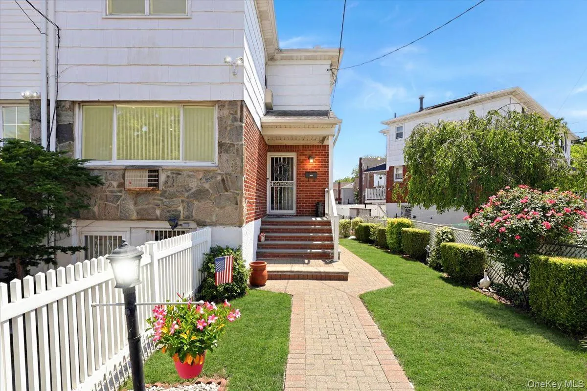 3132 Ampere Avenue, New York, NY, 3 Bedrooms Bedrooms, 8 Rooms Rooms,2 BathroomsBathrooms,Residential,For Rent,Ampere,0,1023372 3132 Ampere Avenue, New York, NY, 3 Bedrooms Bedrooms, 8 Rooms Rooms,2 BathroomsBathrooms,Residential,For Rent,Ampere,0,1023372