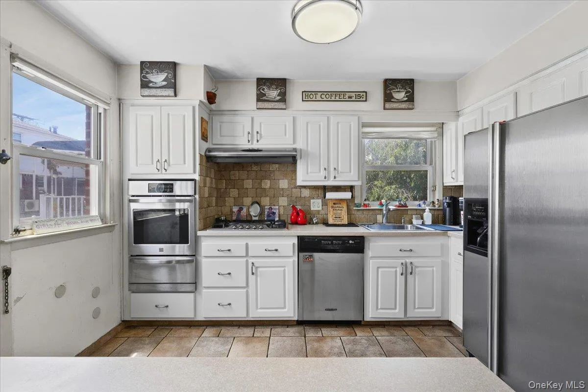 3132 Ampere Avenue, New York, NY, 3 Bedrooms Bedrooms, 8 Rooms Rooms,2 BathroomsBathrooms,Residential,For Rent,Ampere,0,1023372 3132 Ampere Avenue, New York, NY, 3 Bedrooms Bedrooms, 8 Rooms Rooms,2 BathroomsBathrooms,Residential,For Rent,Ampere,0,1023372