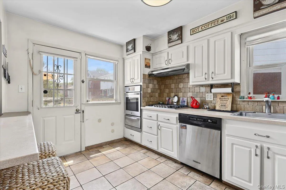 3132 Ampere Avenue, New York, NY, 3 Bedrooms Bedrooms, 8 Rooms Rooms,2 BathroomsBathrooms,Residential,For Rent,Ampere,0,1023372 3132 Ampere Avenue, New York, NY, 3 Bedrooms Bedrooms, 8 Rooms Rooms,2 BathroomsBathrooms,Residential,For Rent,Ampere,0,1023372