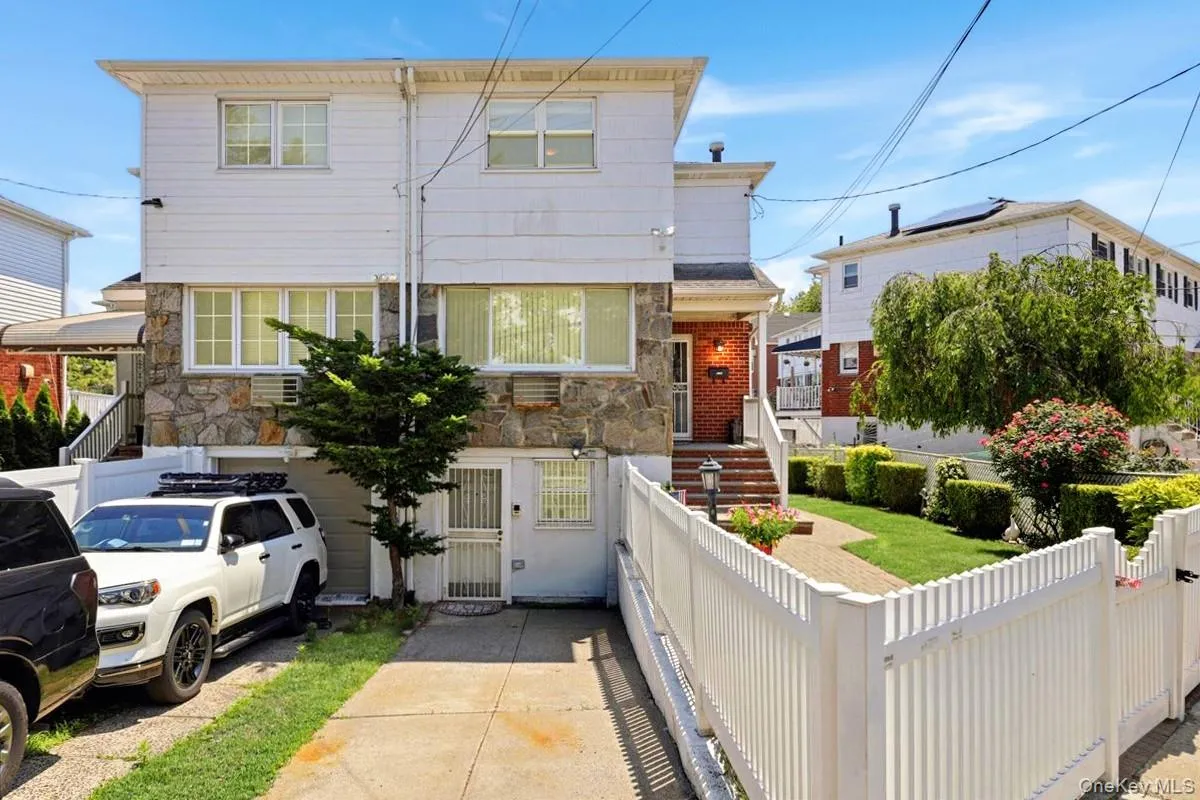 3132 Ampere Avenue, New York, NY, 3 Bedrooms Bedrooms, 8 Rooms Rooms,2 BathroomsBathrooms,Residential,For Rent,Ampere,0,1023372 3132 Ampere Avenue, New York, NY, 3 Bedrooms Bedrooms, 8 Rooms Rooms,2 BathroomsBathrooms,Residential,For Rent,Ampere,0,1023372
