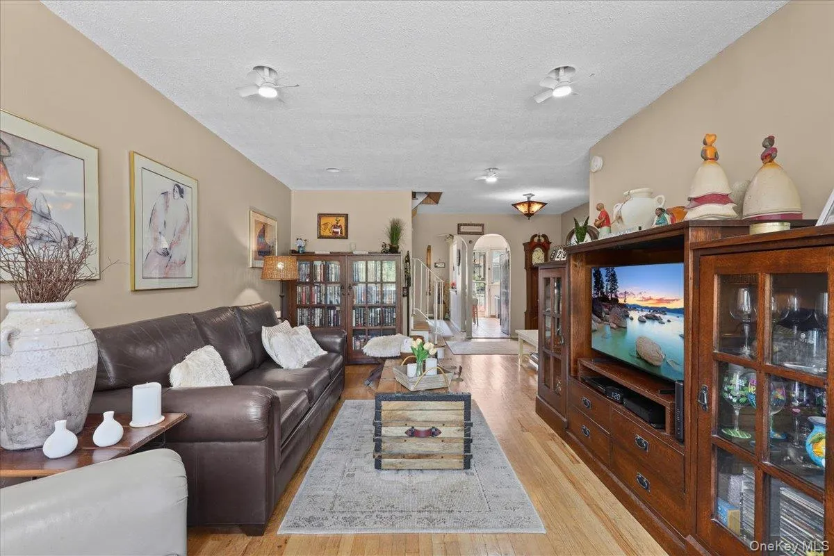 3132 Ampere Avenue, New York, NY, 3 Bedrooms Bedrooms, 8 Rooms Rooms,2 BathroomsBathrooms,Residential,For Rent,Ampere,0,1023372 3132 Ampere Avenue, New York, NY, 3 Bedrooms Bedrooms, 8 Rooms Rooms,2 BathroomsBathrooms,Residential,For Rent,Ampere,0,1023372