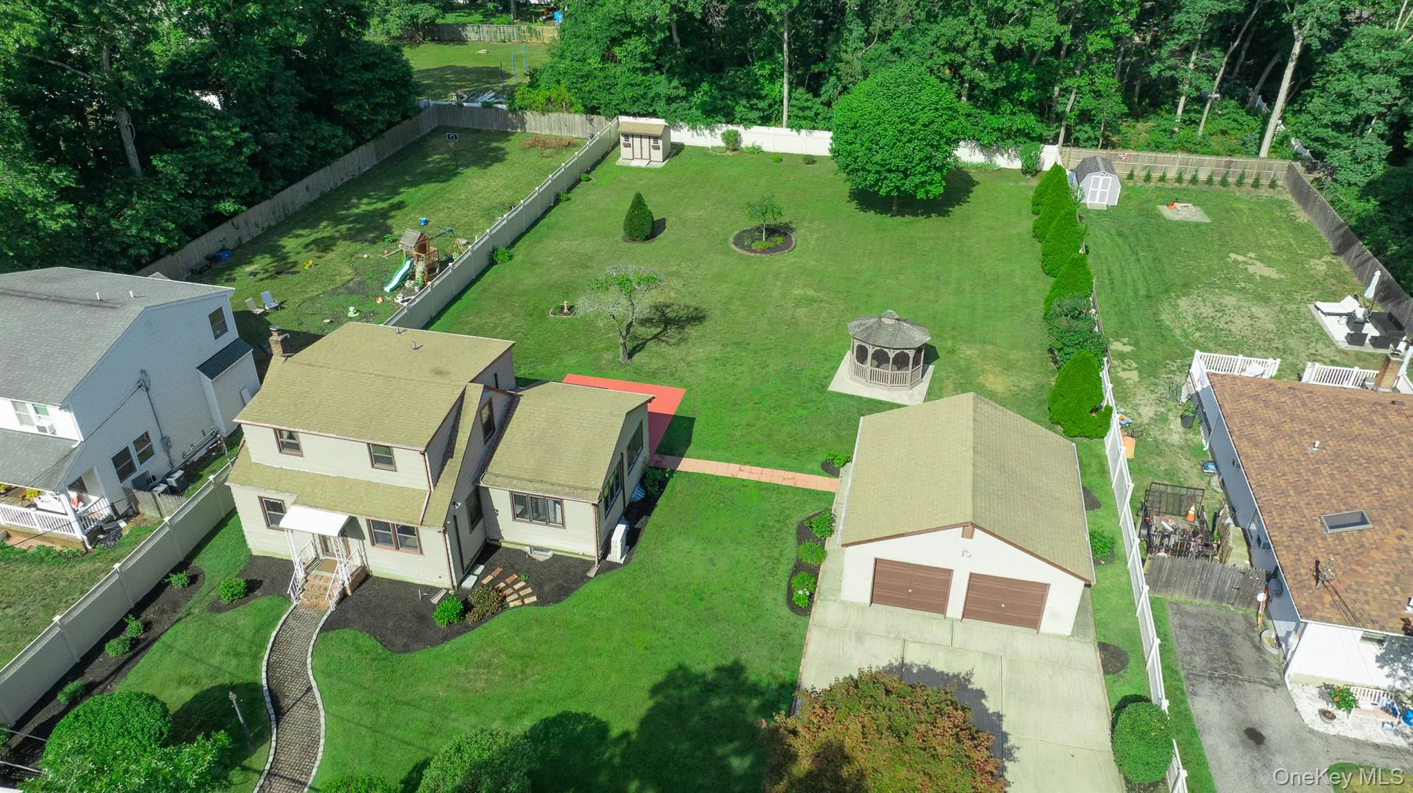 16 Ormond Place, Brookhaven, NY, 4 Bedrooms Bedrooms, 7 Rooms Rooms,1 BathroomBathrooms,Residential,For Rent,Ormond,0,1023376 16 Ormond Place, Brookhaven, NY, 4 Bedrooms Bedrooms, 7 Rooms Rooms,1 BathroomBathrooms,Residential,For Rent,Ormond,0,1023376