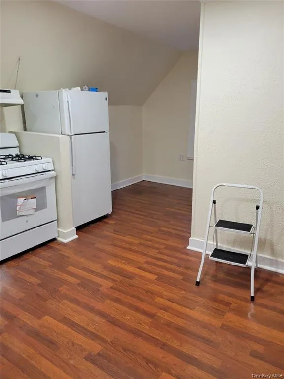 412 Warburton Avenue, Yonkers, NY, 2 Bedrooms Bedrooms, 5 Rooms Rooms,1 BathroomBathrooms,Residential Lease,For Rent,Warburton,0,1023384 412 Warburton Avenue, Yonkers, NY, 2 Bedrooms Bedrooms, 5 Rooms Rooms,1 BathroomBathrooms,Residential Lease,For Rent,Warburton,0,1023384