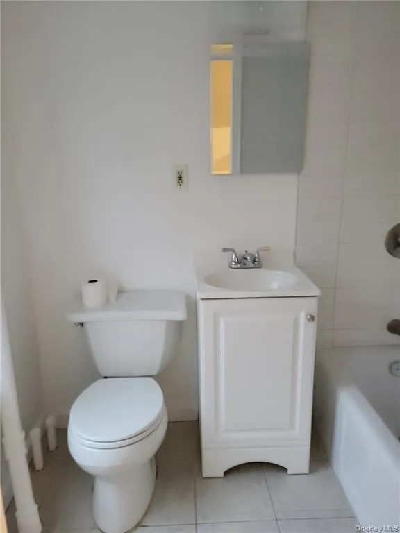 412 Warburton Avenue, Yonkers, NY, 2 Bedrooms Bedrooms, 5 Rooms Rooms,1 BathroomBathrooms,Residential Lease,For Rent,Warburton,0,1023384 412 Warburton Avenue, Yonkers, NY, 2 Bedrooms Bedrooms, 5 Rooms Rooms,1 BathroomBathrooms,Residential Lease,For Rent,Warburton,0,1023384