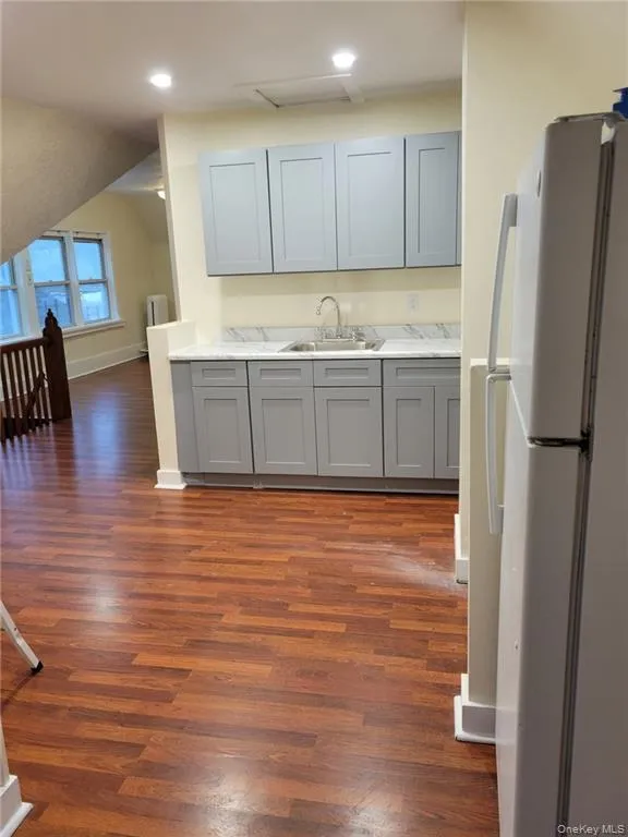 412 Warburton Avenue, Yonkers, NY, 2 Bedrooms Bedrooms, 5 Rooms Rooms,1 BathroomBathrooms,Residential Lease,For Rent,Warburton,0,1023384 412 Warburton Avenue, Yonkers, NY, 2 Bedrooms Bedrooms, 5 Rooms Rooms,1 BathroomBathrooms,Residential Lease,For Rent,Warburton,0,1023384