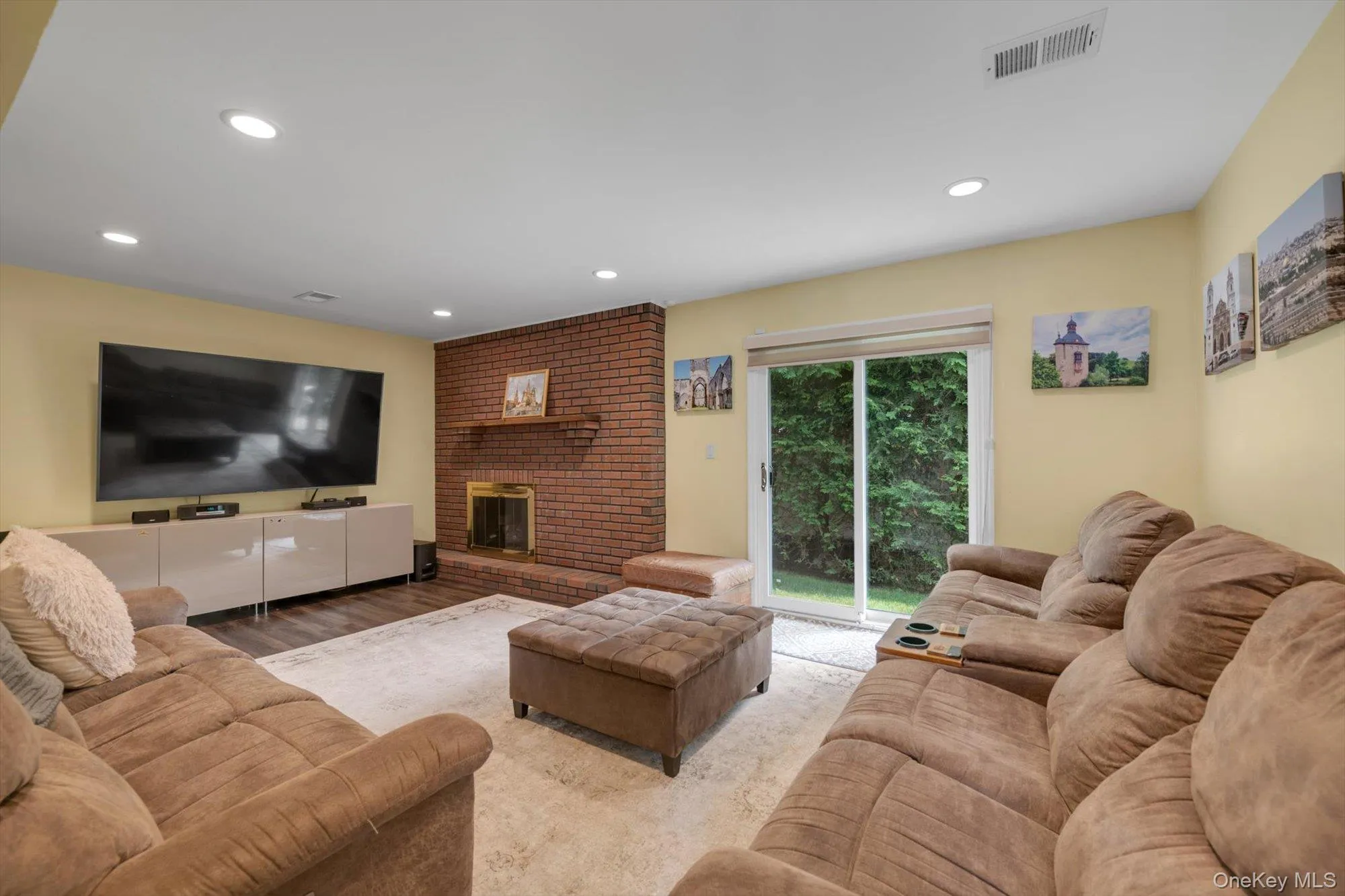 2 Madison Avenue, Oyster Bay, NY, 5 Bedrooms Bedrooms, 9 Rooms Rooms,2 BathroomsBathrooms,Residential,For Rent,Madison,0,1023387 2 Madison Avenue, Oyster Bay, NY, 5 Bedrooms Bedrooms, 9 Rooms Rooms,2 BathroomsBathrooms,Residential,For Rent,Madison,0,1023387