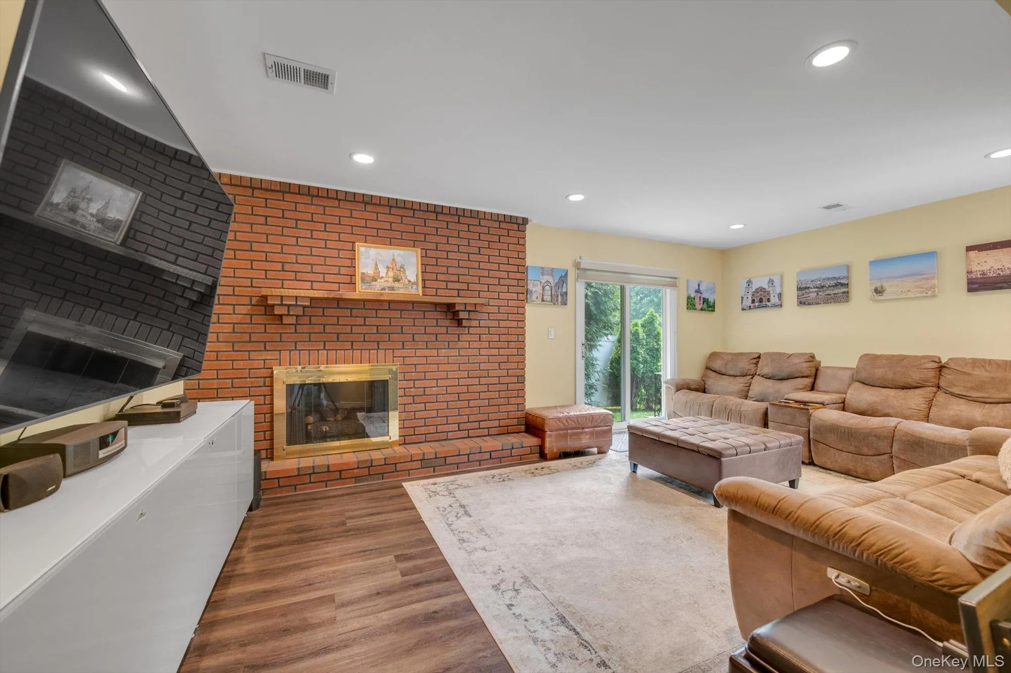 2 Madison Avenue, Oyster Bay, NY, 5 Bedrooms Bedrooms, 9 Rooms Rooms,2 BathroomsBathrooms,Residential,For Rent,Madison,0,1023387 2 Madison Avenue, Oyster Bay, NY, 5 Bedrooms Bedrooms, 9 Rooms Rooms,2 BathroomsBathrooms,Residential,For Rent,Madison,0,1023387