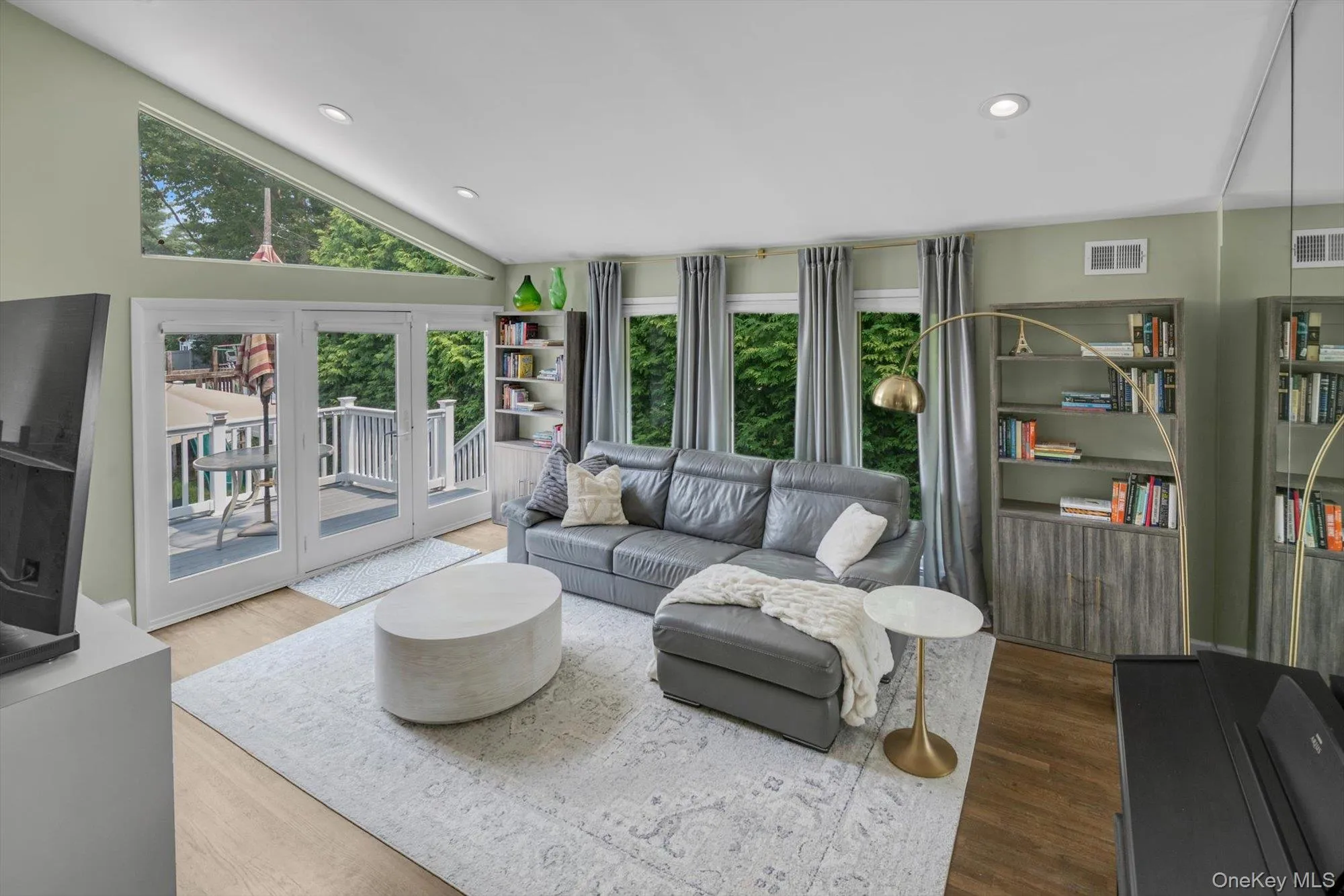 2 Madison Avenue, Oyster Bay, NY, 5 Bedrooms Bedrooms, 9 Rooms Rooms,2 BathroomsBathrooms,Residential,For Rent,Madison,0,1023387 2 Madison Avenue, Oyster Bay, NY, 5 Bedrooms Bedrooms, 9 Rooms Rooms,2 BathroomsBathrooms,Residential,For Rent,Madison,0,1023387