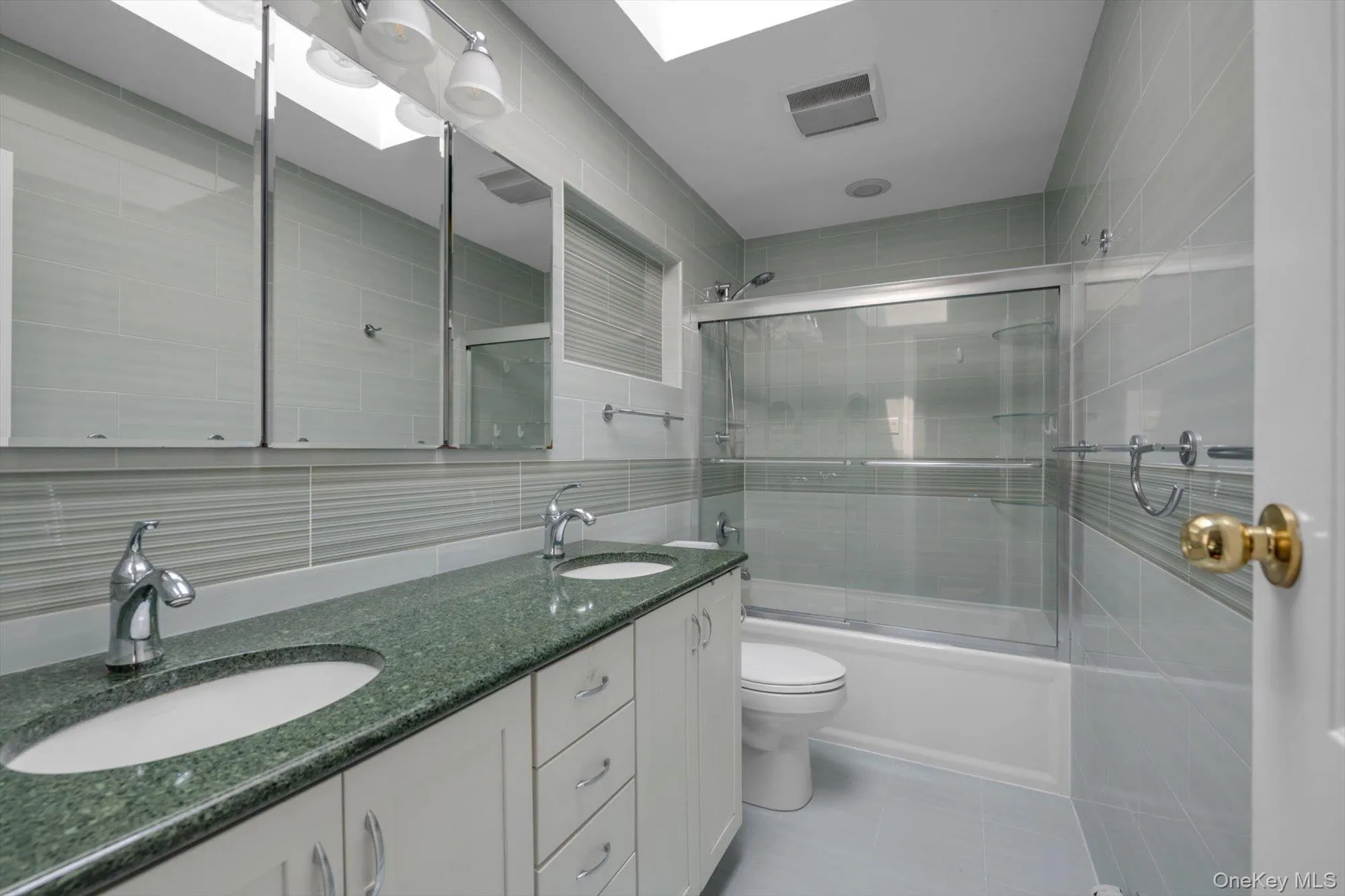 2 Madison Avenue, Oyster Bay, NY, 5 Bedrooms Bedrooms, 9 Rooms Rooms,2 BathroomsBathrooms,Residential,For Rent,Madison,0,1023387 2 Madison Avenue, Oyster Bay, NY, 5 Bedrooms Bedrooms, 9 Rooms Rooms,2 BathroomsBathrooms,Residential,For Rent,Madison,0,1023387