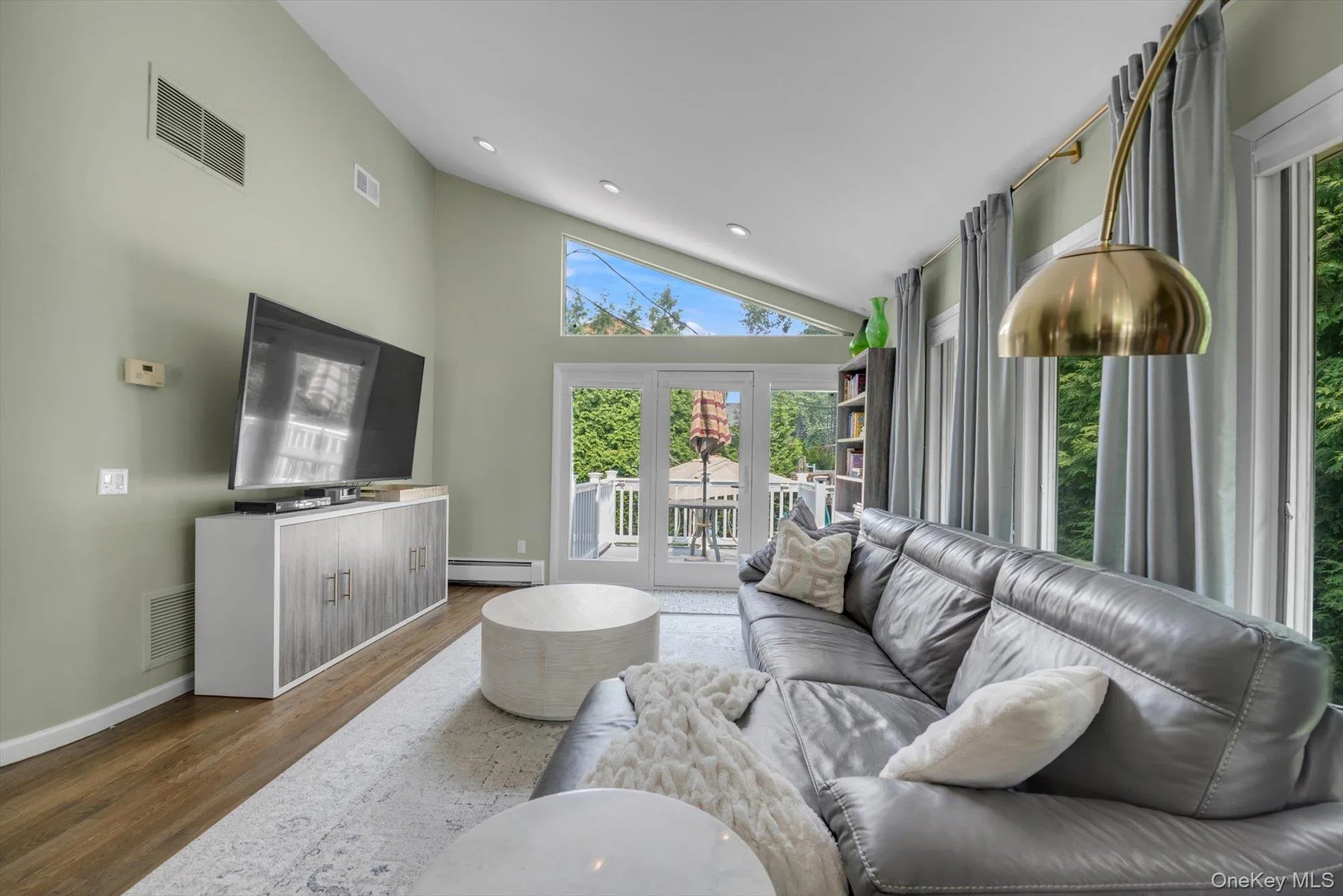 2 Madison Avenue, Oyster Bay, NY, 5 Bedrooms Bedrooms, 9 Rooms Rooms,2 BathroomsBathrooms,Residential,For Rent,Madison,0,1023387 2 Madison Avenue, Oyster Bay, NY, 5 Bedrooms Bedrooms, 9 Rooms Rooms,2 BathroomsBathrooms,Residential,For Rent,Madison,0,1023387