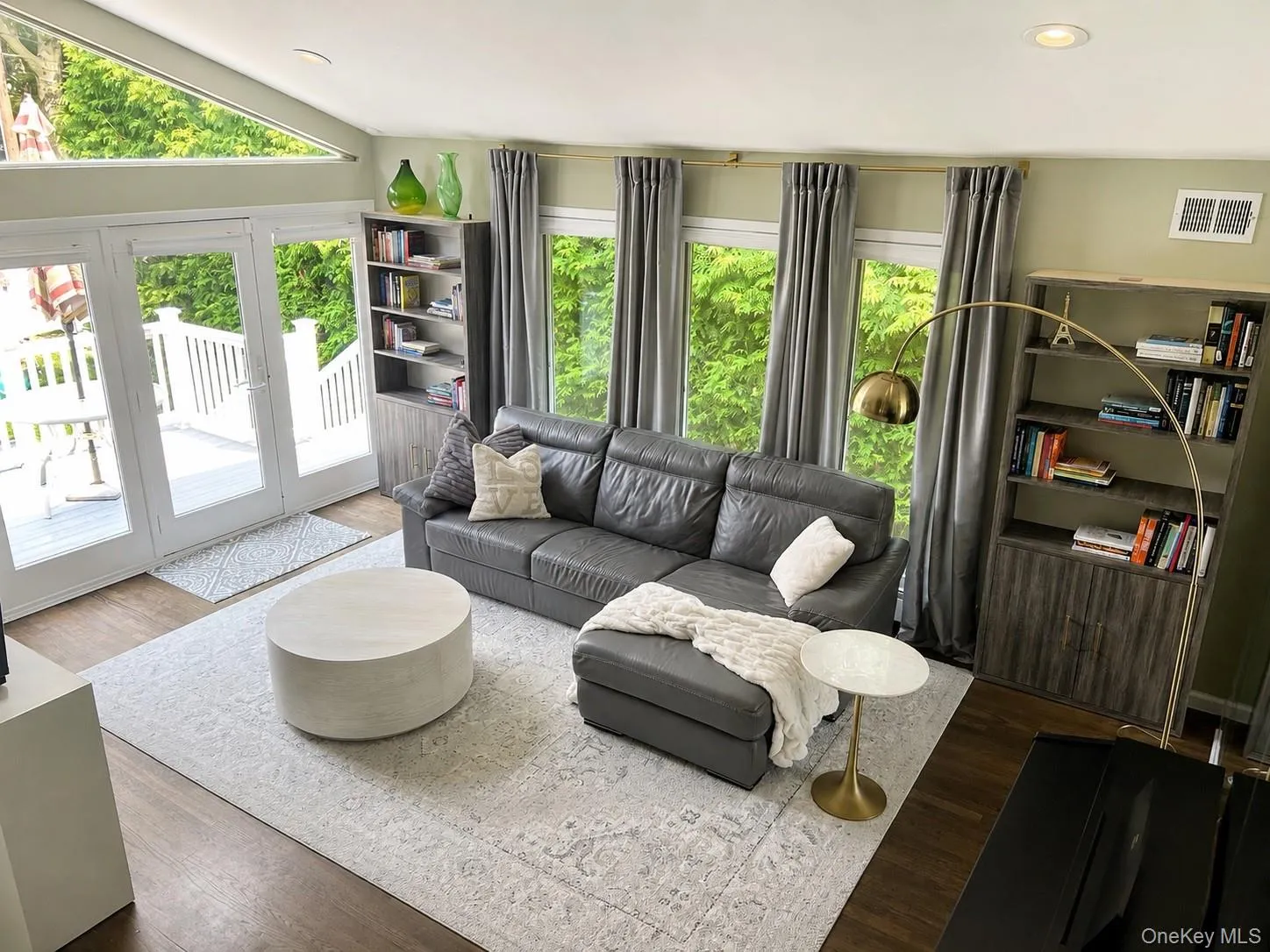 2 Madison Avenue, Oyster Bay, NY, 5 Bedrooms Bedrooms, 9 Rooms Rooms,2 BathroomsBathrooms,Residential,For Rent,Madison,0,1023387 2 Madison Avenue, Oyster Bay, NY, 5 Bedrooms Bedrooms, 9 Rooms Rooms,2 BathroomsBathrooms,Residential,For Rent,Madison,0,1023387