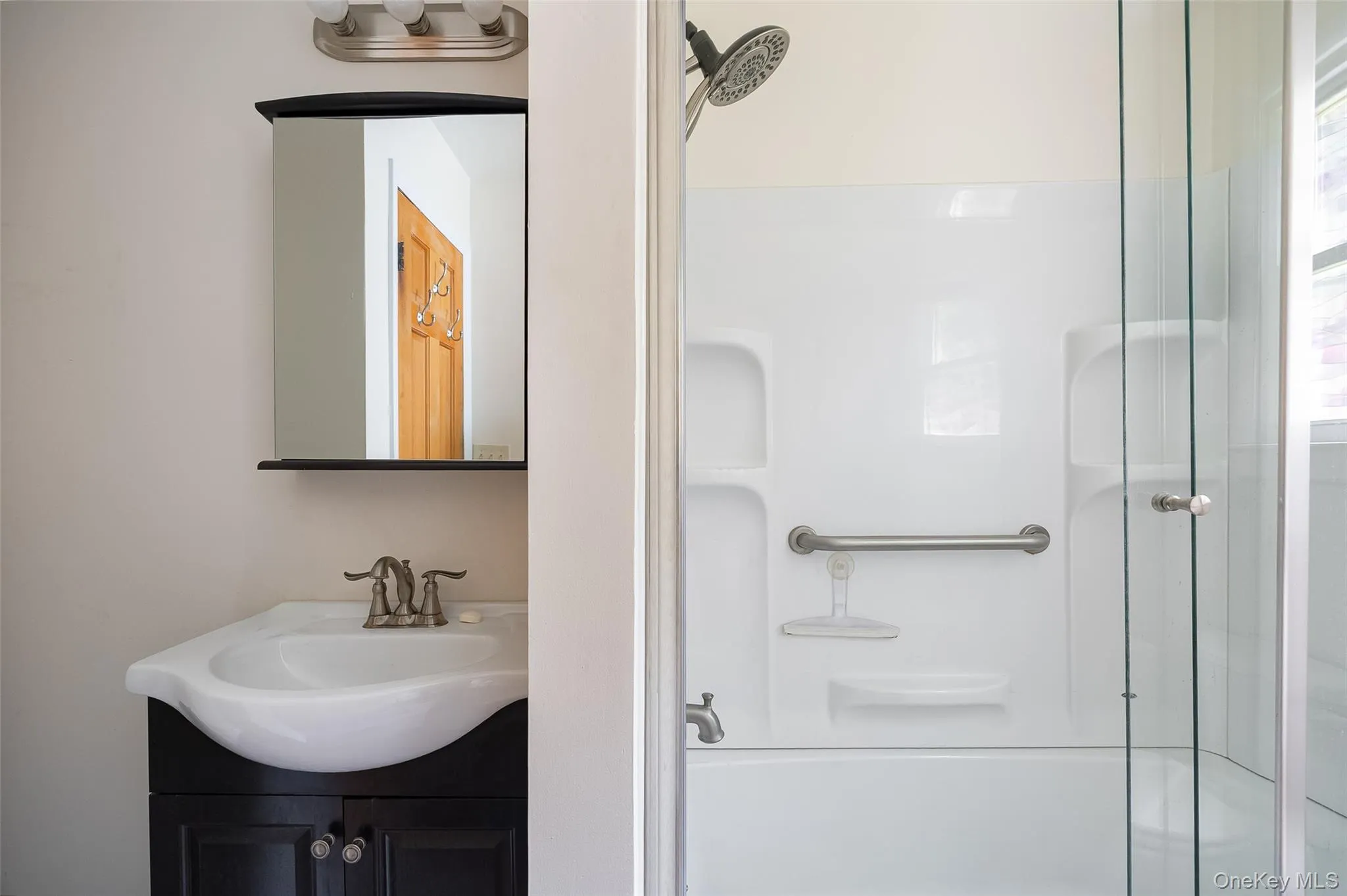 5 Willow Road, Beacon, NY, 2 Bedrooms Bedrooms, 6 Rooms Rooms,1 BathroomBathrooms,Residential,For Rent,Willow,0,1023388 5 Willow Road, Beacon, NY, 2 Bedrooms Bedrooms, 6 Rooms Rooms,1 BathroomBathrooms,Residential,For Rent,Willow,0,1023388