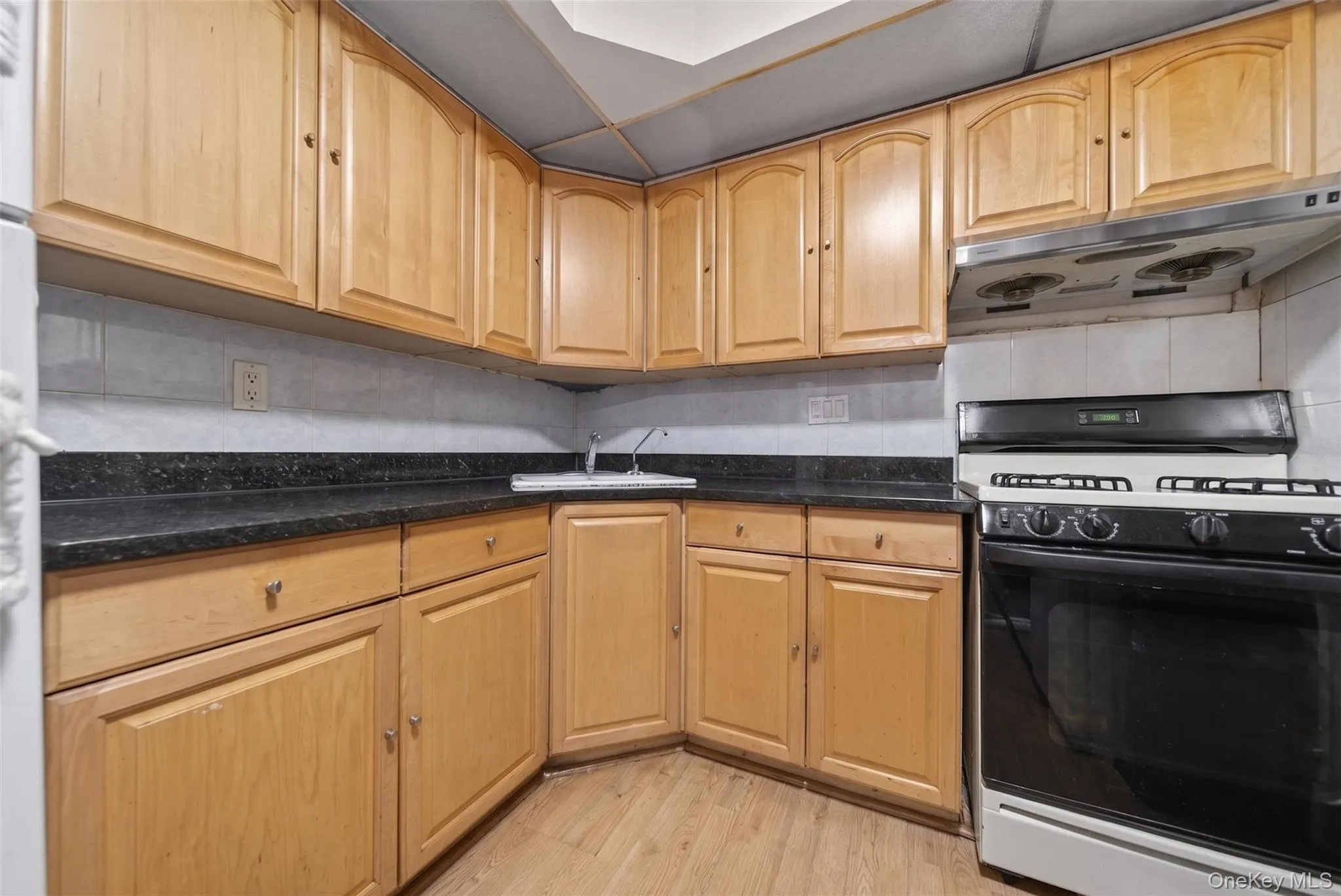 140-44 34th Avenue, New York, NY, 2 Bedrooms Bedrooms, 6 Rooms Rooms,2 BathroomsBathrooms,Residential,For Rent,34th,0,1023392 140-44 34th Avenue, New York, NY, 2 Bedrooms Bedrooms, 6 Rooms Rooms,2 BathroomsBathrooms,Residential,For Rent,34th,0,1023392