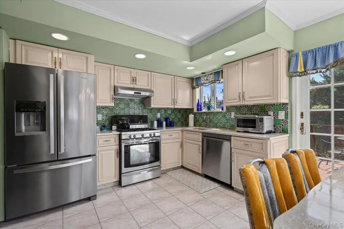 1415 Reed Place, New York, NY, 3 Bedrooms Bedrooms, 6 Rooms Rooms,1 BathroomBathrooms,Residential,For Rent,Reed,0,1023404 1415 Reed Place, New York, NY, 3 Bedrooms Bedrooms, 6 Rooms Rooms,1 BathroomBathrooms,Residential,For Rent,Reed,0,1023404