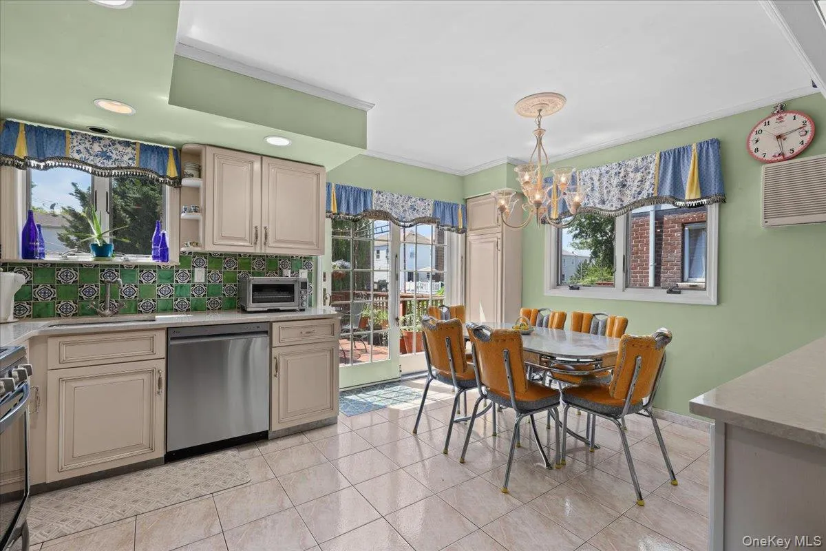 1415 Reed Place, New York, NY, 3 Bedrooms Bedrooms, 6 Rooms Rooms,1 BathroomBathrooms,Residential,For Rent,Reed,0,1023404 1415 Reed Place, New York, NY, 3 Bedrooms Bedrooms, 6 Rooms Rooms,1 BathroomBathrooms,Residential,For Rent,Reed,0,1023404