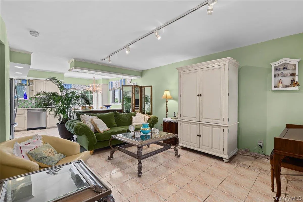 1415 Reed Place, New York, NY, 3 Bedrooms Bedrooms, 6 Rooms Rooms,1 BathroomBathrooms,Residential,For Rent,Reed,0,1023404 1415 Reed Place, New York, NY, 3 Bedrooms Bedrooms, 6 Rooms Rooms,1 BathroomBathrooms,Residential,For Rent,Reed,0,1023404