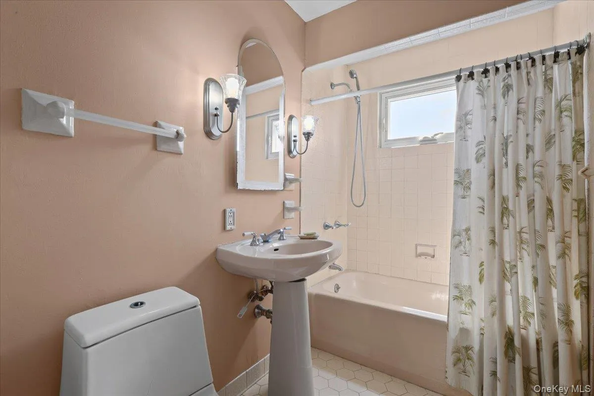 1415 Reed Place, New York, NY, 3 Bedrooms Bedrooms, 6 Rooms Rooms,1 BathroomBathrooms,Residential,For Rent,Reed,0,1023404 1415 Reed Place, New York, NY, 3 Bedrooms Bedrooms, 6 Rooms Rooms,1 BathroomBathrooms,Residential,For Rent,Reed,0,1023404
