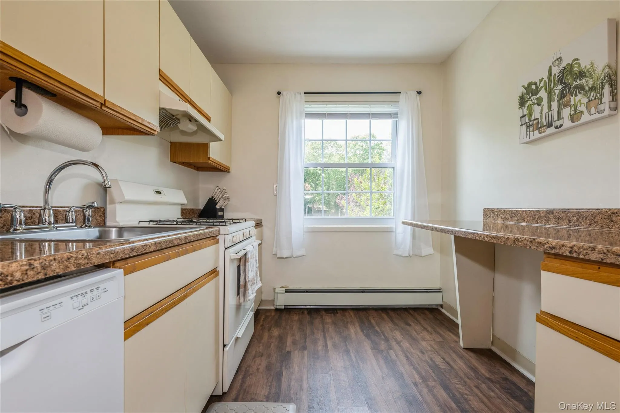 460 Old Town Road, Brookhaven, NY, 2 Bedrooms Bedrooms, 5 Rooms Rooms,1 BathroomBathrooms,Residential,For Rent,Old Town,0,1023408 460 Old Town Road, Brookhaven, NY, 2 Bedrooms Bedrooms, 5 Rooms Rooms,1 BathroomBathrooms,Residential,For Rent,Old Town,0,1023408
