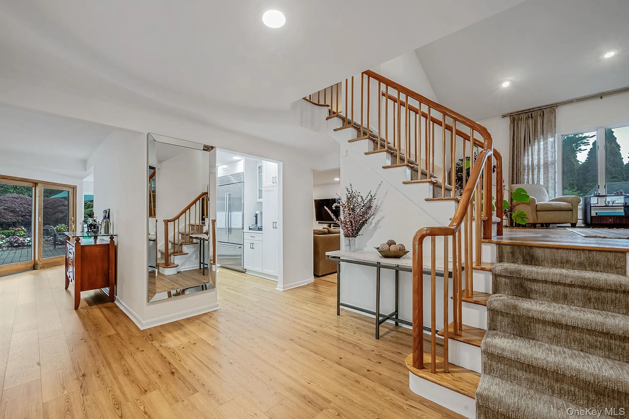 Open and Bright Entry with LVP flooring Open and Bright Entry with LVP flooring