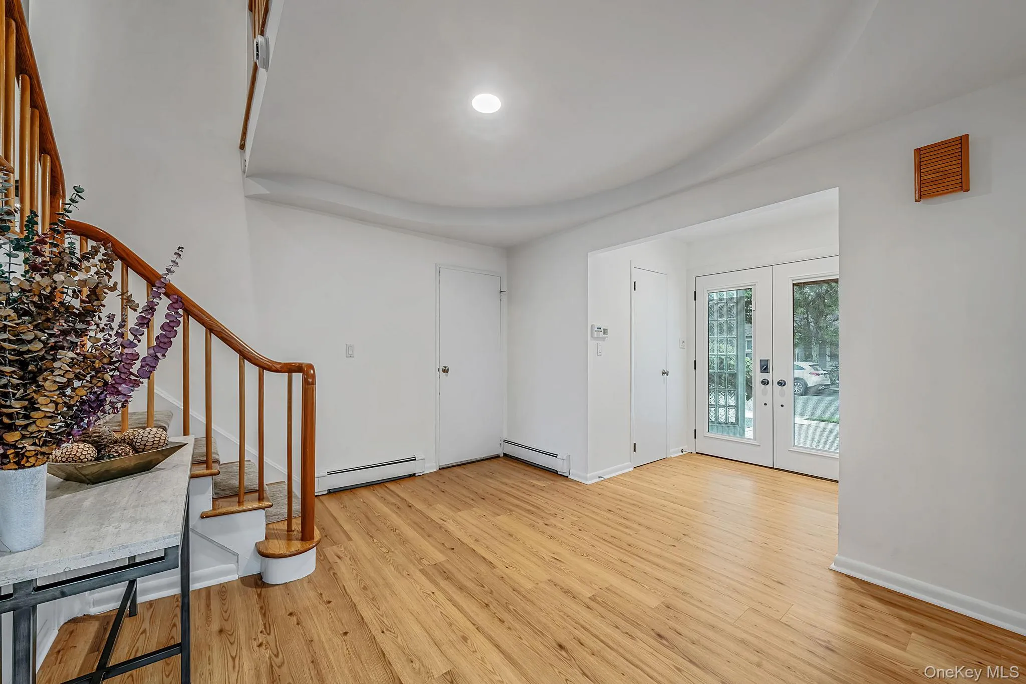 Open and Bright Entry with LVP flooring Open and Bright Entry with LVP flooring
