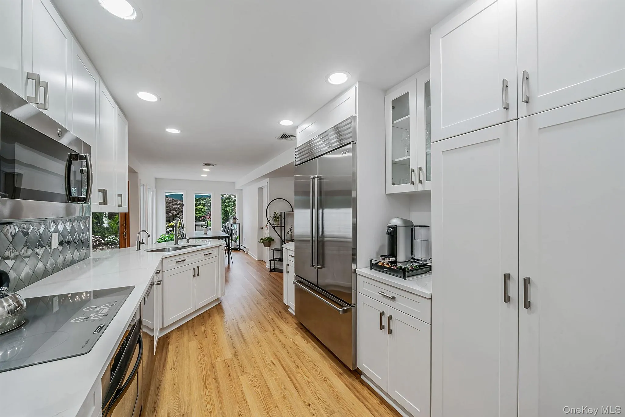Newer appliances and Sub Zero refrigerator Newer appliances and Sub Zero refrigerator