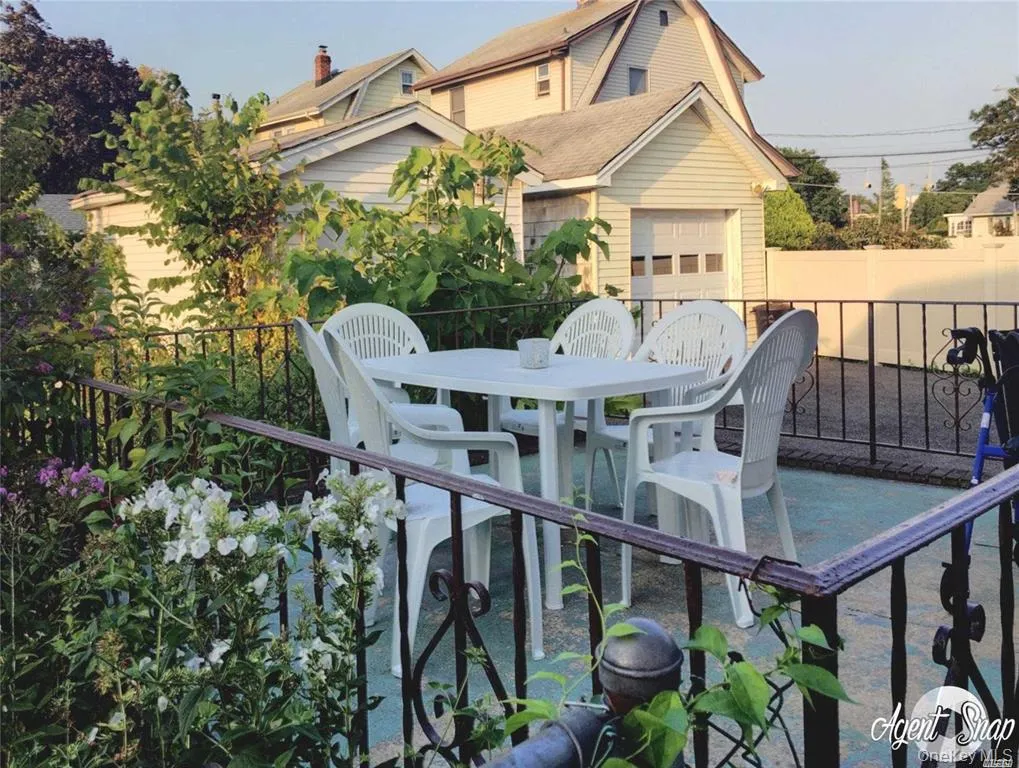 121 Lyon Place, Hempstead, NY, 2 Bedrooms Bedrooms, 5 Rooms Rooms,1 BathroomBathrooms,Residential Lease,For Rent,Lyon,0,1023440 121 Lyon Place, Hempstead, NY, 2 Bedrooms Bedrooms, 5 Rooms Rooms,1 BathroomBathrooms,Residential Lease,For Rent,Lyon,0,1023440