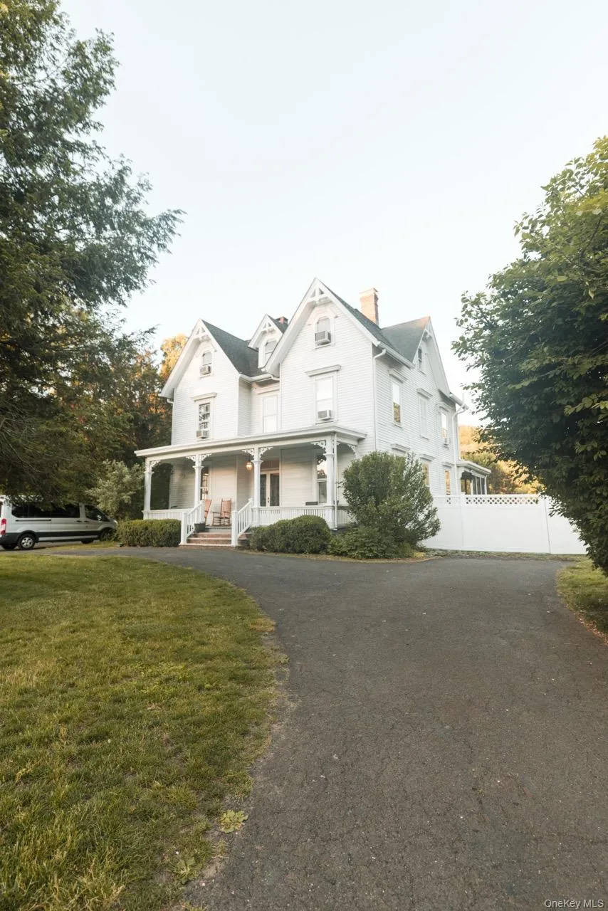 32 Lake Avenue, Ramapo, NY, 8 Bedrooms Bedrooms, 11 Rooms Rooms,3 BathroomsBathrooms,Residential Lease,For Rent,Lake,0,1023447 32 Lake Avenue, Ramapo, NY, 8 Bedrooms Bedrooms, 11 Rooms Rooms,3 BathroomsBathrooms,Residential Lease,For Rent,Lake,0,1023447