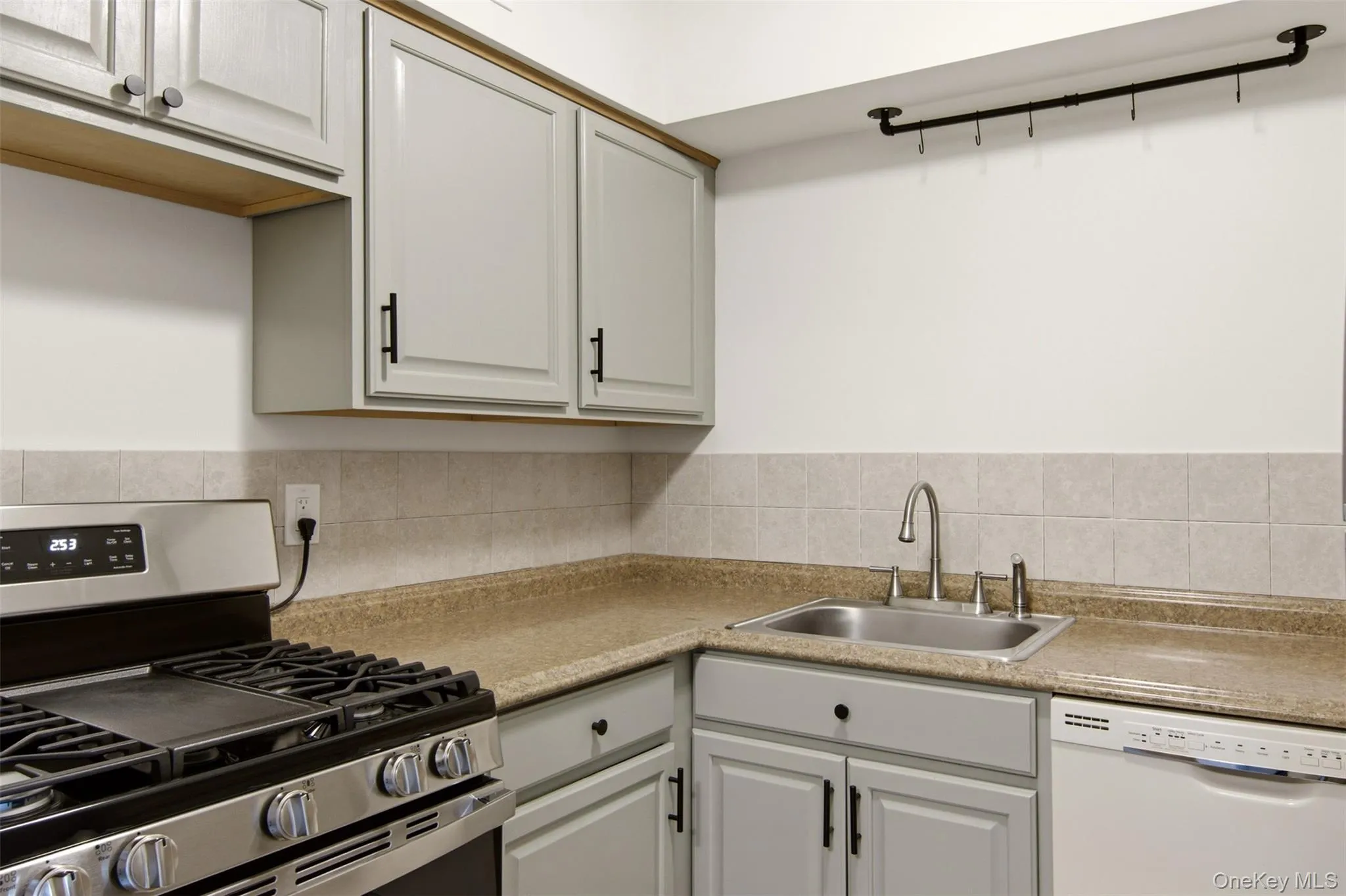 58 Bailey Court, Brookhaven, NY, 1 Bedroom Bedrooms, 3 Rooms Rooms,1 BathroomBathrooms,Residential,For Rent,Bailey,0,1023449 58 Bailey Court, Brookhaven, NY, 1 Bedroom Bedrooms, 3 Rooms Rooms,1 BathroomBathrooms,Residential,For Rent,Bailey,0,1023449