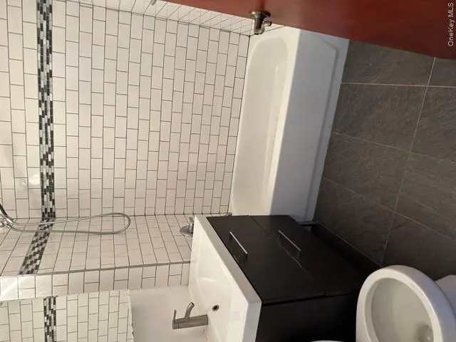 2580 38th Street, New York, NY, 1 Bedroom Bedrooms, 3 Rooms Rooms,1 BathroomBathrooms,Residential,For Rent,38th,0,1023464 2580 38th Street, New York, NY, 1 Bedroom Bedrooms, 3 Rooms Rooms,1 BathroomBathrooms,Residential,For Rent,38th,0,1023464