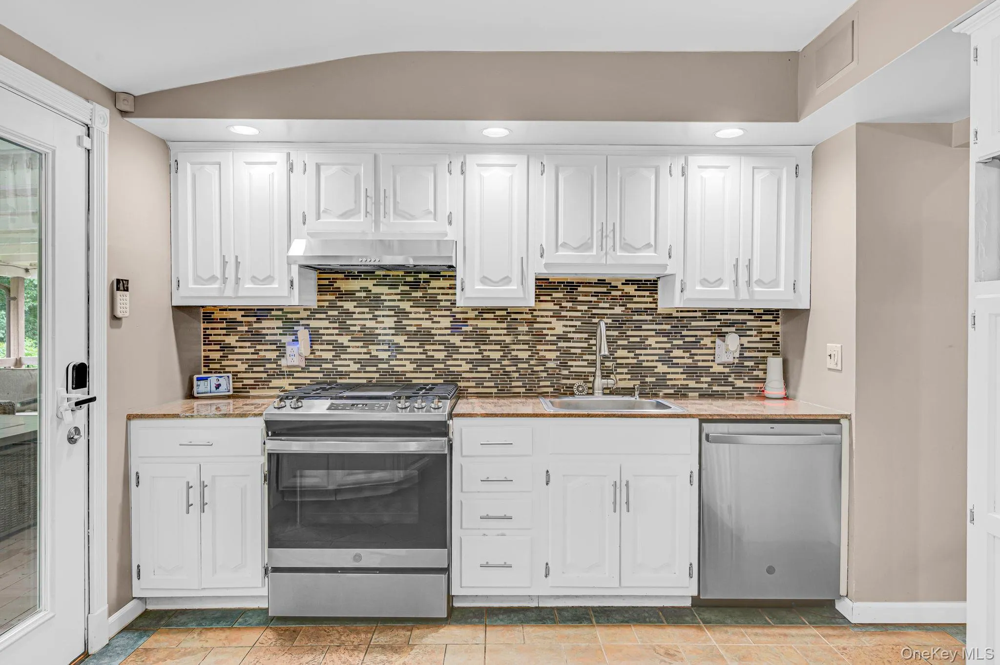 6 Mayflower Lane, Brookhaven, NY, 4 Bedrooms Bedrooms, 8 Rooms Rooms,1 BathroomBathrooms,Residential,For Rent,Mayflower,0,1023469 6 Mayflower Lane, Brookhaven, NY, 4 Bedrooms Bedrooms, 8 Rooms Rooms,1 BathroomBathrooms,Residential,For Rent,Mayflower,0,1023469