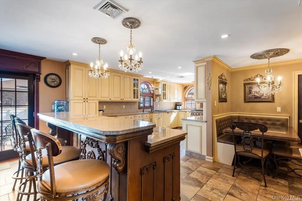 163-27 95th Street, New York, NY, 5 Bedrooms Bedrooms, 10 Rooms Rooms,5 BathroomsBathrooms,Residential,For Rent,95th,0,1023470 163-27 95th Street, New York, NY, 5 Bedrooms Bedrooms, 10 Rooms Rooms,5 BathroomsBathrooms,Residential,For Rent,95th,0,1023470