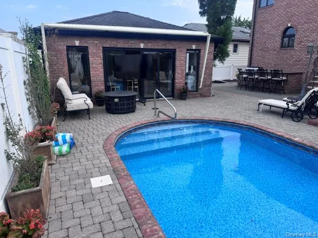 163-27 95th Street, New York, NY, 5 Bedrooms Bedrooms, 10 Rooms Rooms,5 BathroomsBathrooms,Residential,For Rent,95th,0,1023470 163-27 95th Street, New York, NY, 5 Bedrooms Bedrooms, 10 Rooms Rooms,5 BathroomsBathrooms,Residential,For Rent,95th,0,1023470
