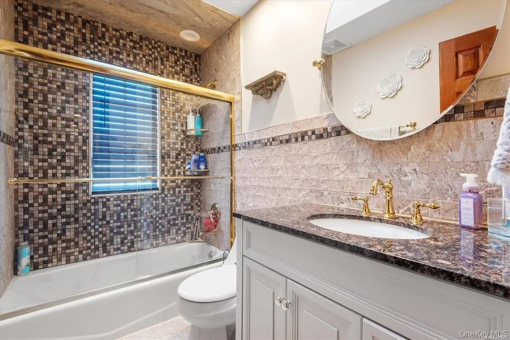 163-27 95th Street, New York, NY, 5 Bedrooms Bedrooms, 10 Rooms Rooms,5 BathroomsBathrooms,Residential,For Rent,95th,0,1023470 163-27 95th Street, New York, NY, 5 Bedrooms Bedrooms, 10 Rooms Rooms,5 BathroomsBathrooms,Residential,For Rent,95th,0,1023470