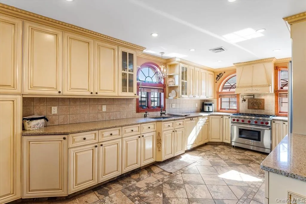 163-27 95th Street, New York, NY, 5 Bedrooms Bedrooms, 10 Rooms Rooms,5 BathroomsBathrooms,Residential,For Rent,95th,0,1023470 163-27 95th Street, New York, NY, 5 Bedrooms Bedrooms, 10 Rooms Rooms,5 BathroomsBathrooms,Residential,For Rent,95th,0,1023470