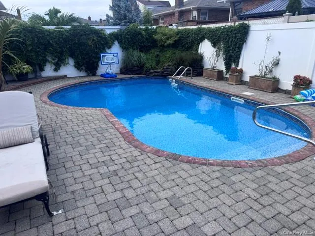 163-27 95th Street, New York, NY, 5 Bedrooms Bedrooms, 10 Rooms Rooms,5 BathroomsBathrooms,Residential,For Rent,95th,0,1023470 163-27 95th Street, New York, NY, 5 Bedrooms Bedrooms, 10 Rooms Rooms,5 BathroomsBathrooms,Residential,For Rent,95th,0,1023470