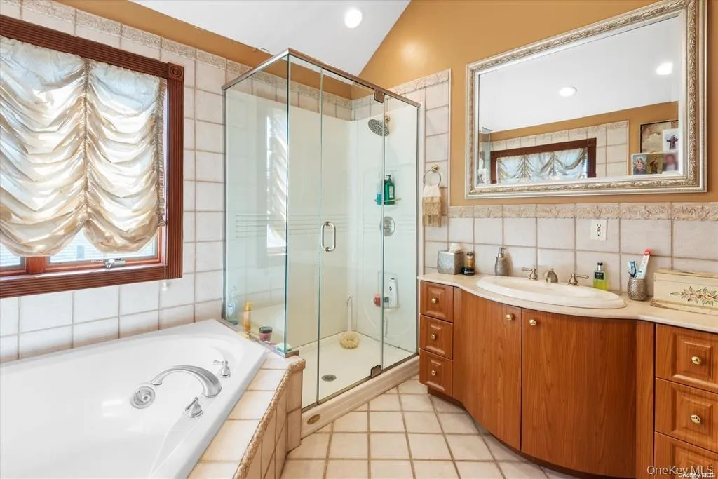 163-27 95th Street, New York, NY, 5 Bedrooms Bedrooms, 10 Rooms Rooms,5 BathroomsBathrooms,Residential,For Rent,95th,0,1023470 163-27 95th Street, New York, NY, 5 Bedrooms Bedrooms, 10 Rooms Rooms,5 BathroomsBathrooms,Residential,For Rent,95th,0,1023470