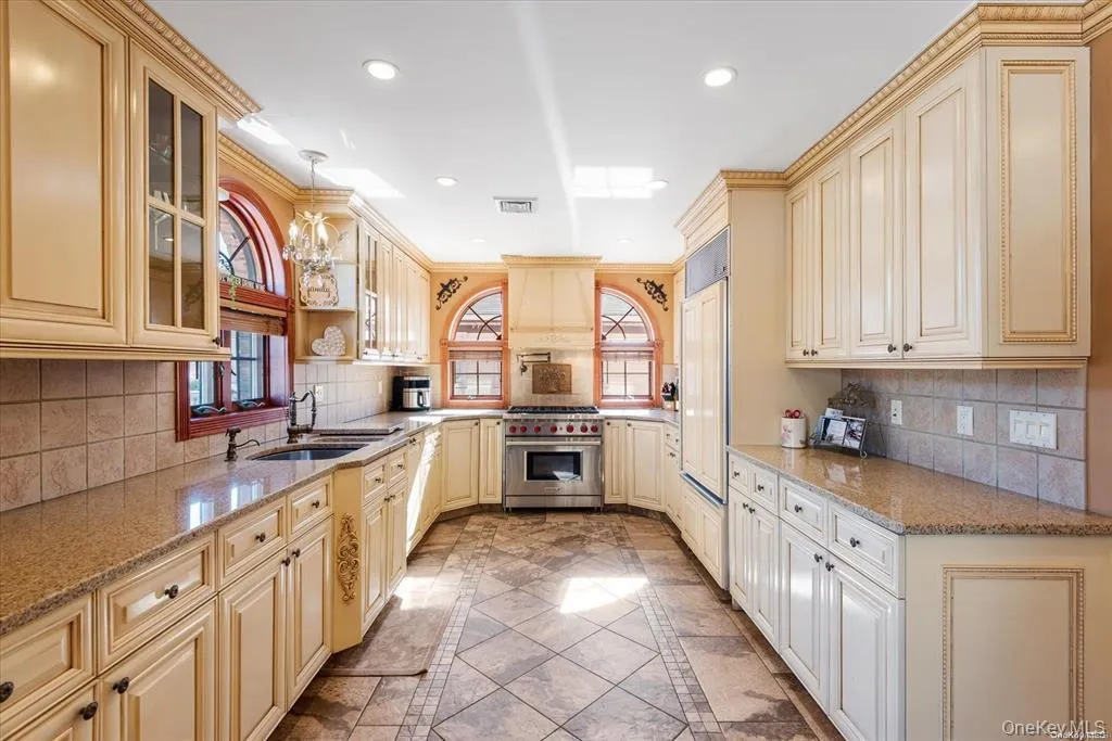 163-27 95th Street, New York, NY, 5 Bedrooms Bedrooms, 10 Rooms Rooms,5 BathroomsBathrooms,Residential,For Rent,95th,0,1023470 163-27 95th Street, New York, NY, 5 Bedrooms Bedrooms, 10 Rooms Rooms,5 BathroomsBathrooms,Residential,For Rent,95th,0,1023470