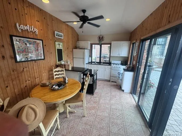 163-27 95th Street, New York, NY, 5 Bedrooms Bedrooms, 10 Rooms Rooms,5 BathroomsBathrooms,Residential,For Rent,95th,0,1023470 163-27 95th Street, New York, NY, 5 Bedrooms Bedrooms, 10 Rooms Rooms,5 BathroomsBathrooms,Residential,For Rent,95th,0,1023470
