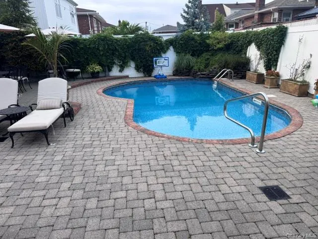 163-27 95th Street, New York, NY, 5 Bedrooms Bedrooms, 10 Rooms Rooms,5 BathroomsBathrooms,Residential,For Rent,95th,0,1023470 163-27 95th Street, New York, NY, 5 Bedrooms Bedrooms, 10 Rooms Rooms,5 BathroomsBathrooms,Residential,For Rent,95th,0,1023470