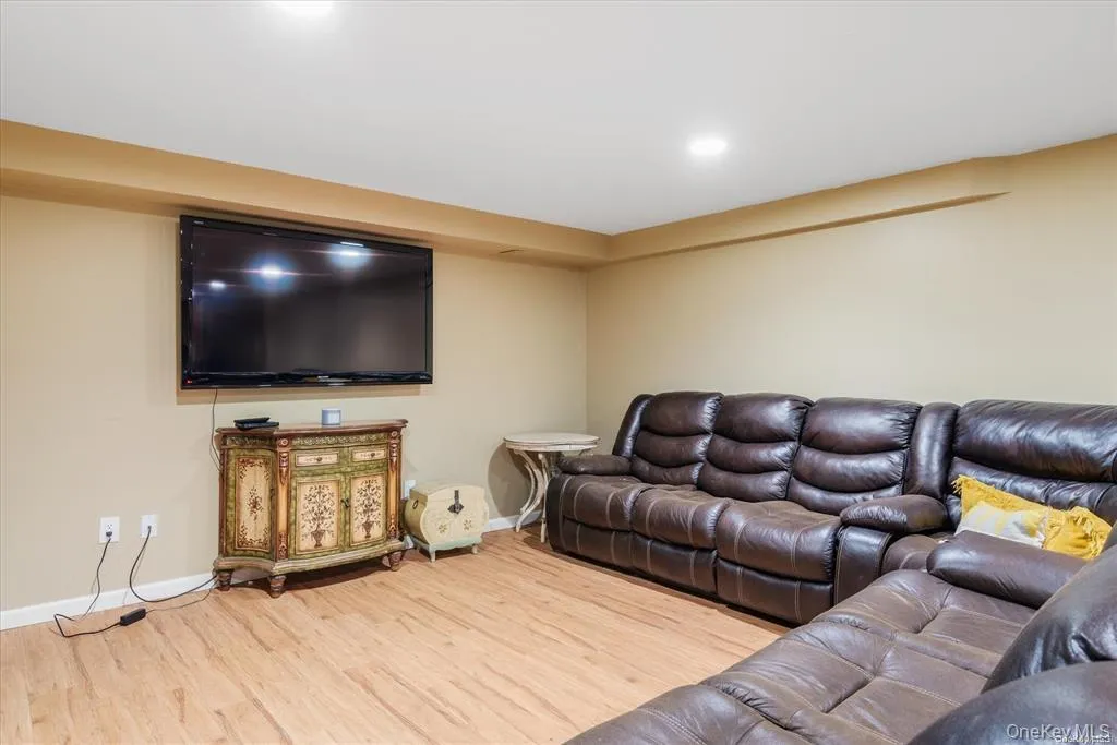 163-27 95th Street, New York, NY, 5 Bedrooms Bedrooms, 10 Rooms Rooms,5 BathroomsBathrooms,Residential,For Rent,95th,0,1023470 163-27 95th Street, New York, NY, 5 Bedrooms Bedrooms, 10 Rooms Rooms,5 BathroomsBathrooms,Residential,For Rent,95th,0,1023470