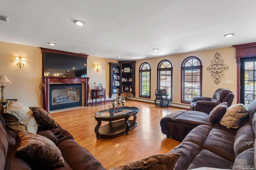 163-27 95th Street, New York, NY, 5 Bedrooms Bedrooms, 10 Rooms Rooms,5 BathroomsBathrooms,Residential,For Rent,95th,0,1023470 163-27 95th Street, New York, NY, 5 Bedrooms Bedrooms, 10 Rooms Rooms,5 BathroomsBathrooms,Residential,For Rent,95th,0,1023470