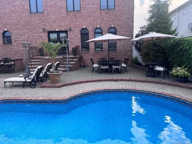 163-27 95th Street, New York, NY, 5 Bedrooms Bedrooms, 10 Rooms Rooms,5 BathroomsBathrooms,Residential,For Rent,95th,0,1023470 163-27 95th Street, New York, NY, 5 Bedrooms Bedrooms, 10 Rooms Rooms,5 BathroomsBathrooms,Residential,For Rent,95th,0,1023470