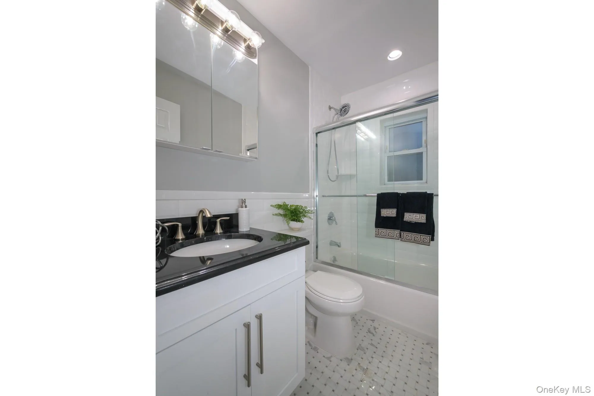 92 South Clinton Avenue, Islip, NY, 1 Bedroom Bedrooms, 4 Rooms Rooms,1 BathroomBathrooms,Residential Lease,For Rent,South Clinton,0,1023482 92 South Clinton Avenue, Islip, NY, 1 Bedroom Bedrooms, 4 Rooms Rooms,1 BathroomBathrooms,Residential Lease,For Rent,South Clinton,0,1023482