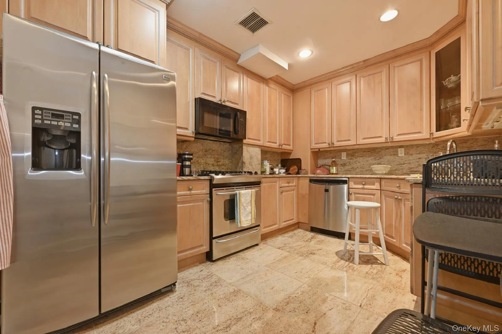 171 Great Neck Road, North Hempstead, NY, 2 Bedrooms Bedrooms, 6 Rooms Rooms,2 BathroomsBathrooms,Residential,For Rent,Great Neck,0,1023483 171 Great Neck Road, North Hempstead, NY, 2 Bedrooms Bedrooms, 6 Rooms Rooms,2 BathroomsBathrooms,Residential,For Rent,Great Neck,0,1023483